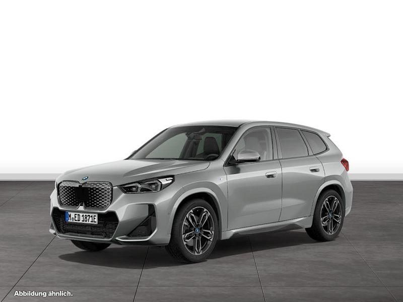 Spacesilber metallic Gebraucht 2024 BMW iX1 Luxury Line SUV | 53.174 € (Teuer) - Bild 1/4
