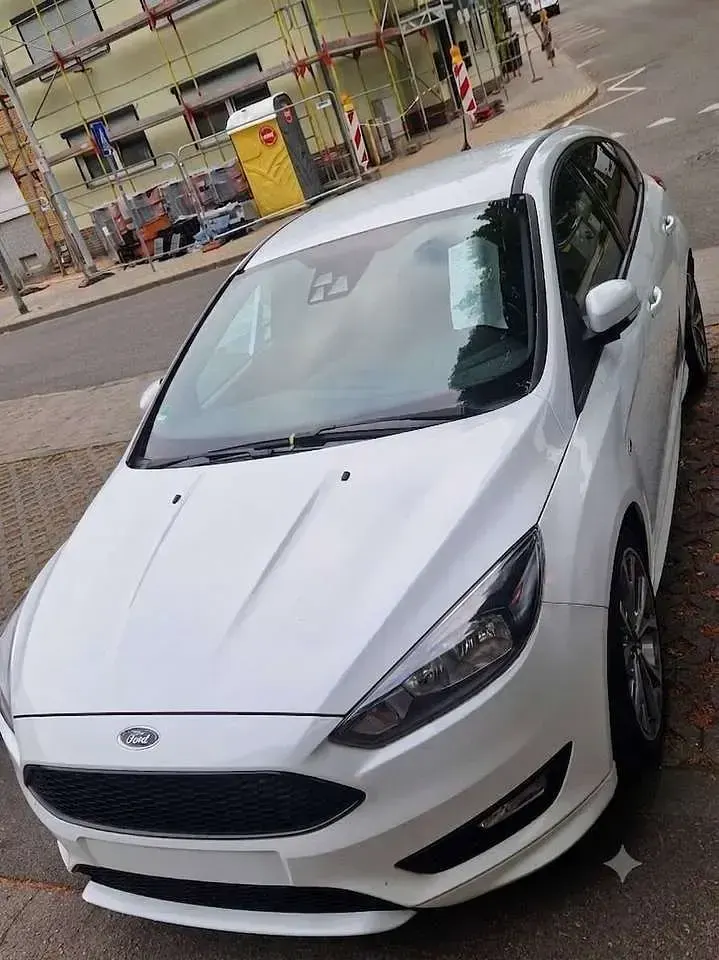 Gebraucht Ford Focus ST-Line 150 PS (110 kW) 2016 Weiß Limousine