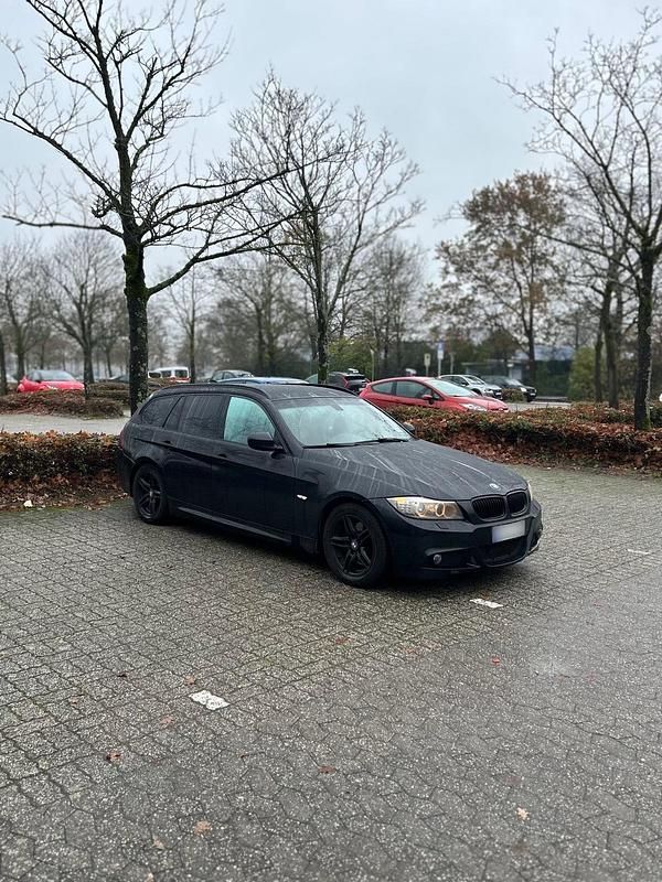 Schwarz Gebraucht 2011 BMW 320 M Sport Kombi | 3.200 € (Superpreis) - Bild 1/2
