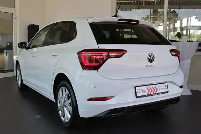 Gebraucht VW Polo Style 95 PS (69 kW) 2022 Weiß (pure white deep black perleffekt) Limousine