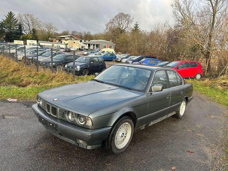 Grau Gebraucht 1989 BMW 520 Limousine | 2.100 € - Bild 1/4