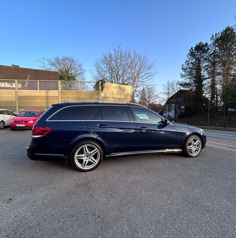 Gebraucht Mercedes E350 252 PS (185 kW) 2013 Blau Kombi
