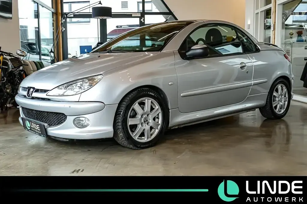 Gebraucht Peugeot 206 CC Filou 109 PS (80 kW) 2003 Silber Cabrio