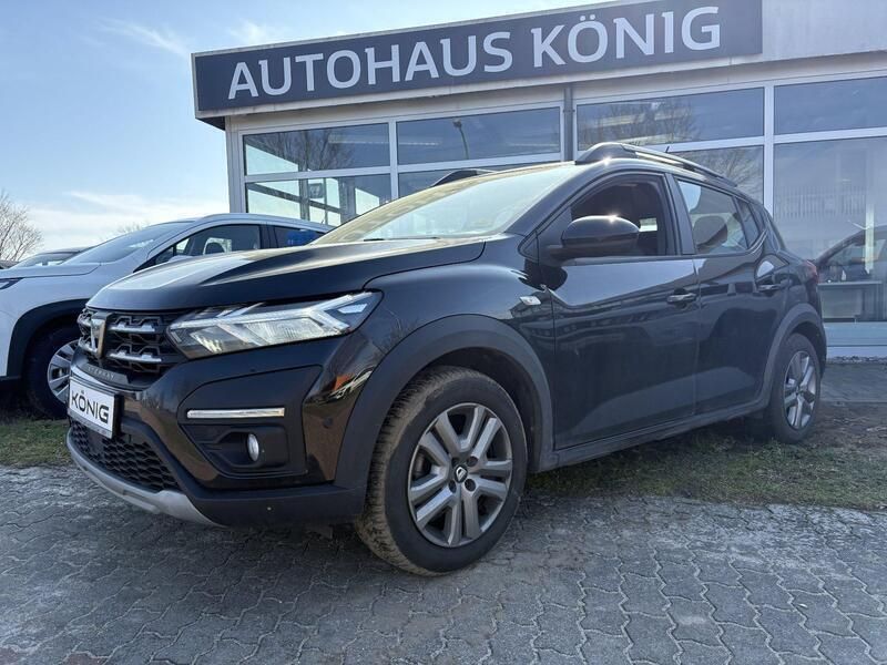 Schwarz Gebraucht 2022 Dacia Sandero Comfort Kleinwagen | 10.980 € - Bild 1/4