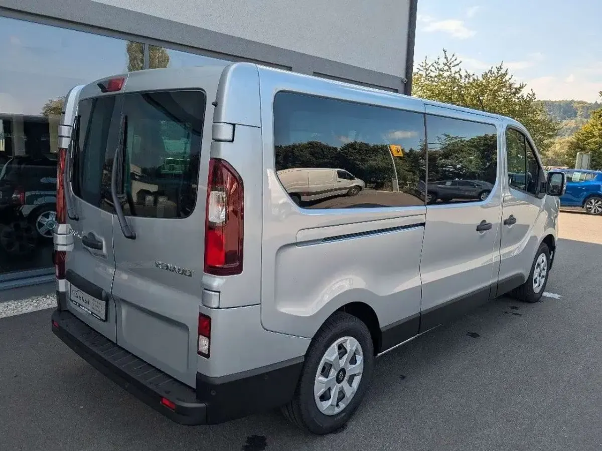 Gebraucht Renault Trafic 150 PS (110 kW) 2025 Highland grey Van / Kleinbus