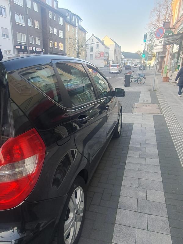 Gebraucht Mercedes A180 95 PS (69 kW) 2010 Schwarz Kleinwagen