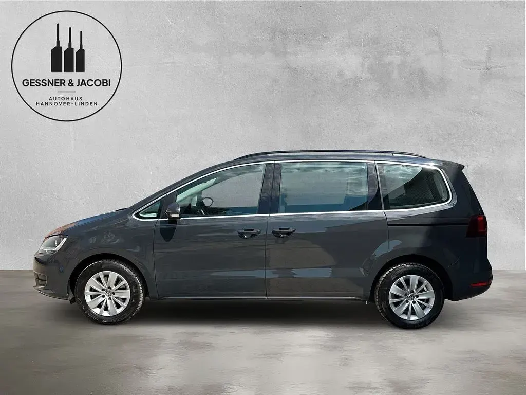 Gebraucht VW Sharan Comfortline 150 PS (110 kW) 2022 Grau Van / Kleinbus