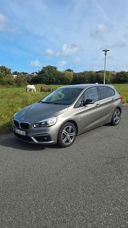Silber Gebraucht 2015 BMW 218 Active Tourer Performance Van / Kleinbus | 9.200 € (Guter Preis) - Bild 1/4