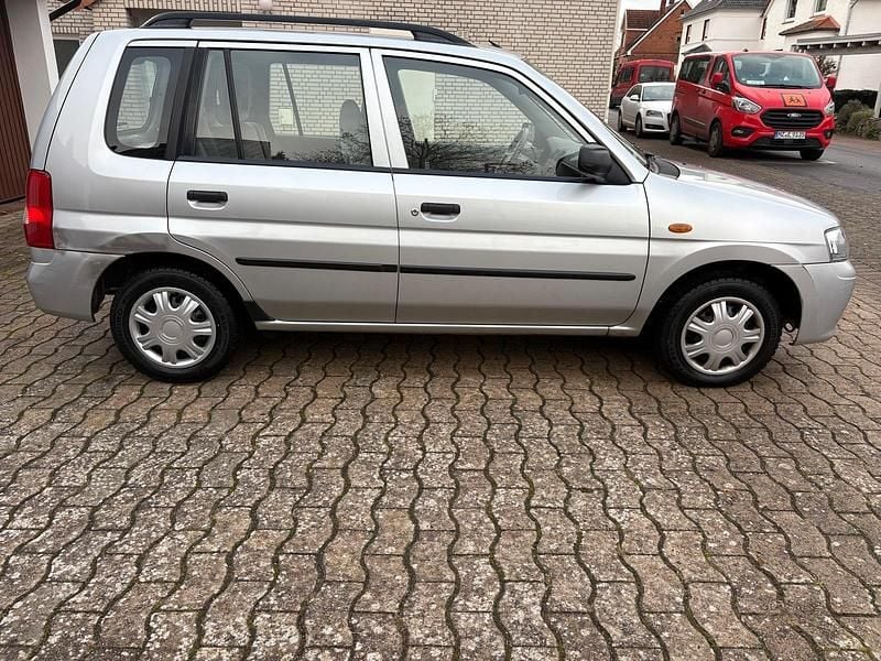 Gebraucht Mazda Demio 75 PS (55 kW) 2001 Silber Kleinwagen
