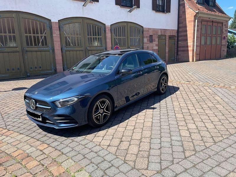Gebraucht Mercedes A250 218 PS (160 kW) 2020 Blau Limousine