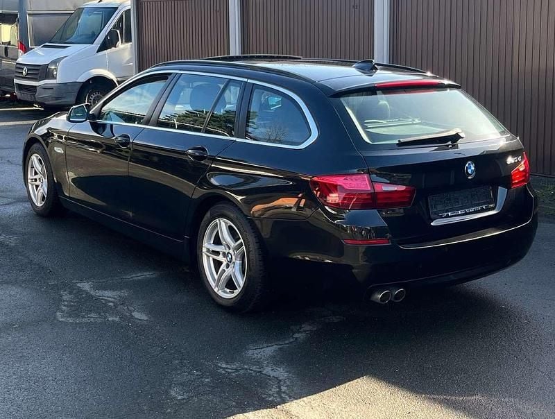 Gebraucht BMW 520 190 PS (139 kW) 2015 Black sapphire metallic Kombi