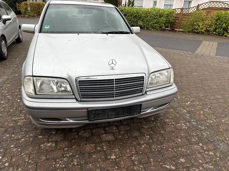 Silber Gebraucht 1999 Mercedes C180 Limousine | 3.500 € (Fairer Preis) - Bild 1/4