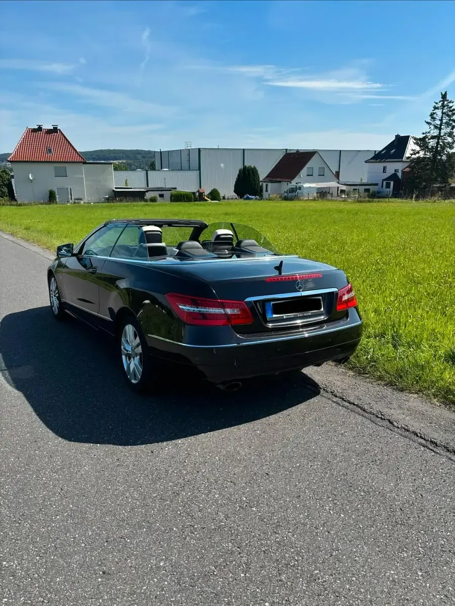 Gebraucht Mercedes E350 265 PS (194 kW) 2011 Schwarz Cabrio