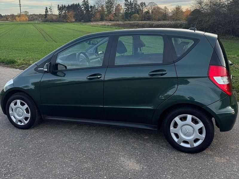 Gebraucht Mercedes A160 95 PS (69 kW) 2010 Grün Limousine