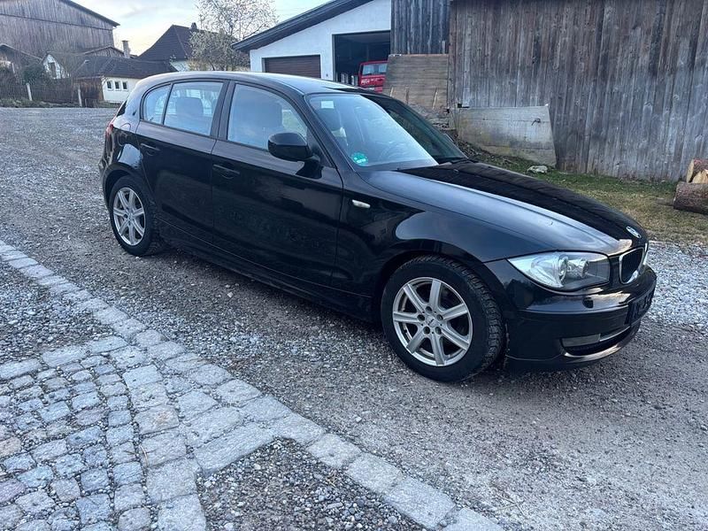 Gebraucht BMW 118 143 PS (105 kW) 2011 Schwarz Kleinwagen