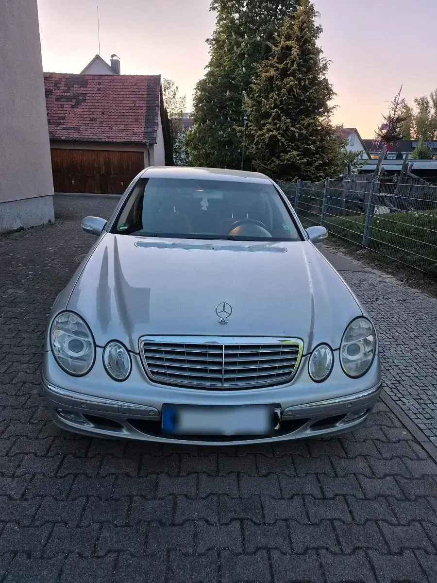 Second-hand Mercedes E270 177 CP (130 kW) 2004 Argintiu Berlinǎ