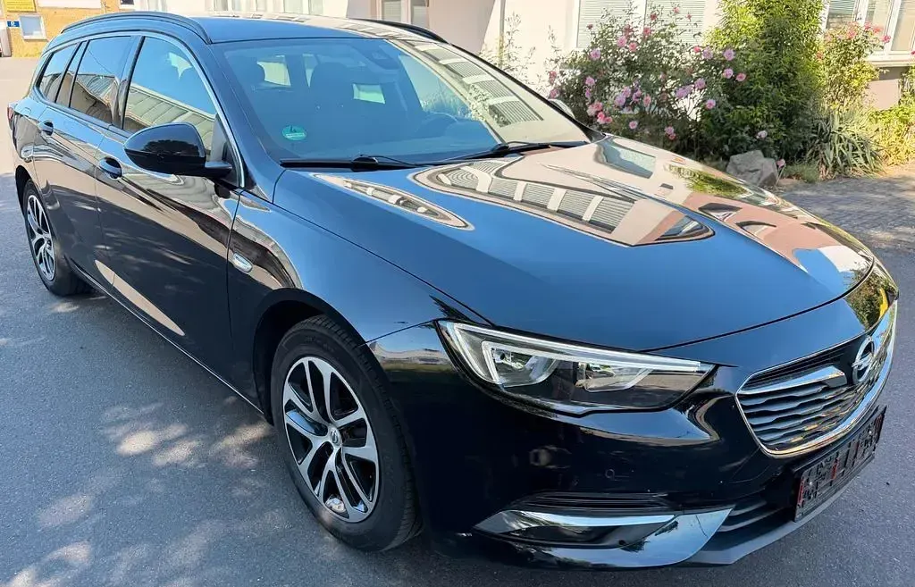 Gebraucht Opel Insignia 136 PS (100 kW) 2018 Tiefseeblau/darkmoon blue Kombi
