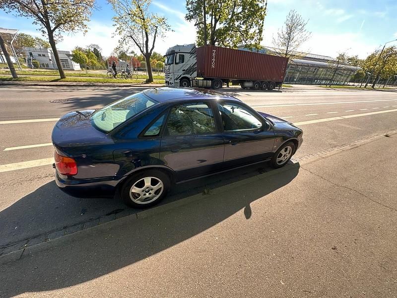 Usata Audi A4 125 CV (91 kW) 1995 Blu Berlina