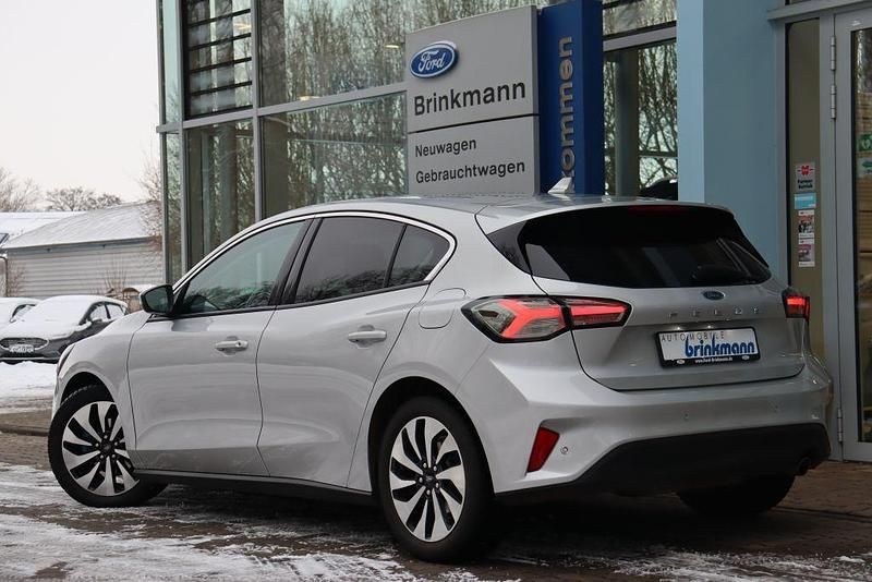 Gebraucht Ford Focus Cool & Connect 120 PS (88 kW) 2019 Moondust silver (metallic) Limousine