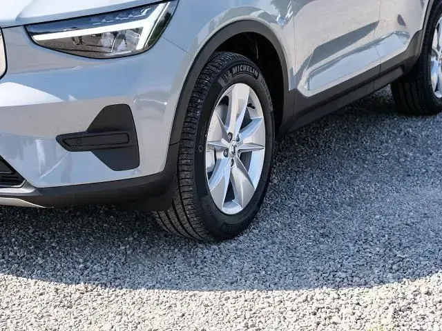 Neu Volvo XC40 Core 163 PS (119 kW) 2026 Denim blue / metallic SUV