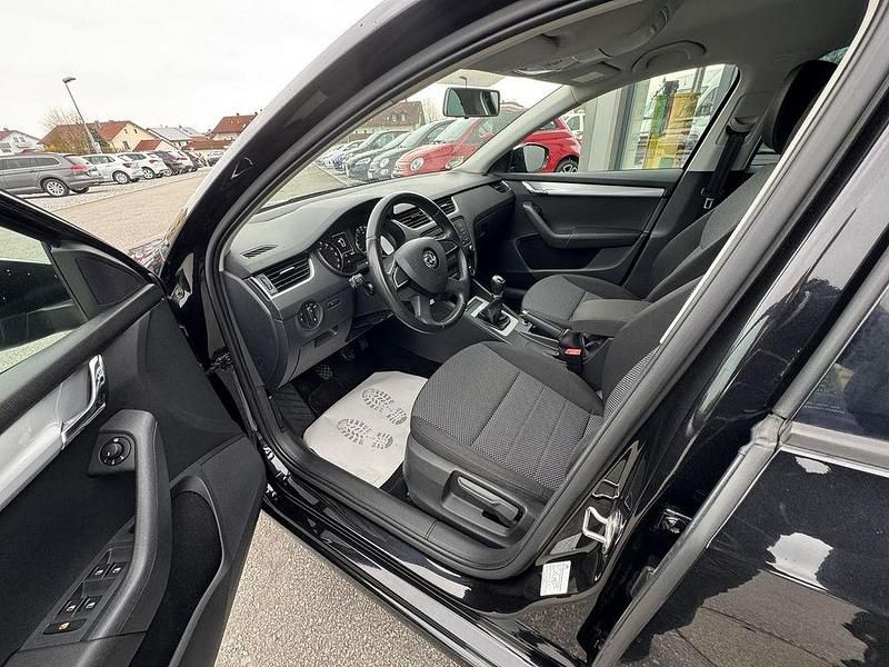 Gebraucht Skoda Octavia Ambition 150 PS (110 kW) 2014 Schwarz Kleinwagen