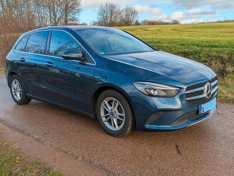Blau Gebraucht 2019 Mercedes 200 Limousine | 18.900 € (Superpreis) - Bild 1/4