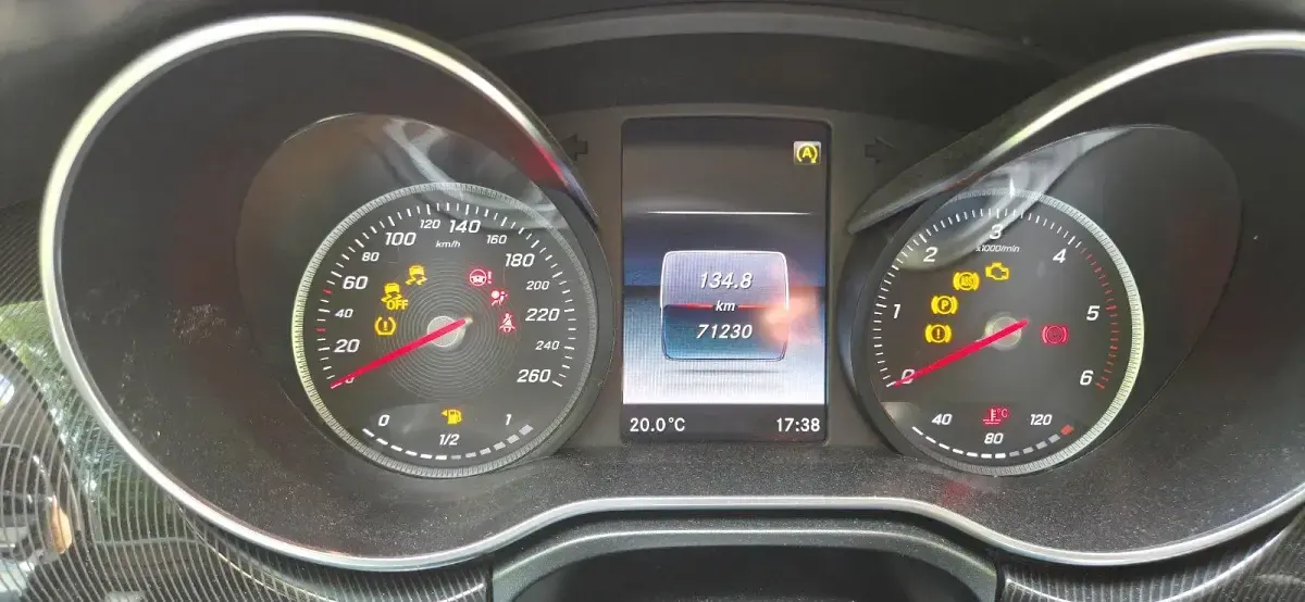 Gebraucht Mercedes V200 136 PS (100 kW) 2018 Weiß Van / Kleinbus
