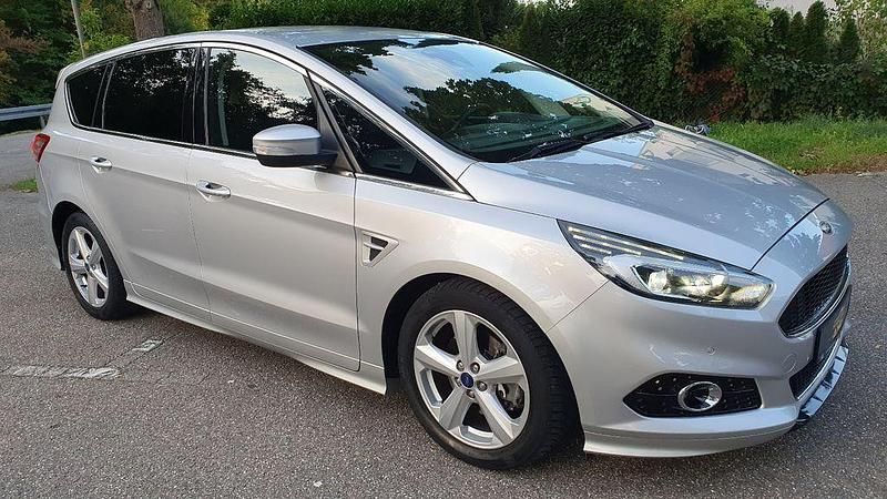 Gebraucht Ford S-MAX Titanium 150 PS (110 kW) 2015 Silber Van / Kleinbus