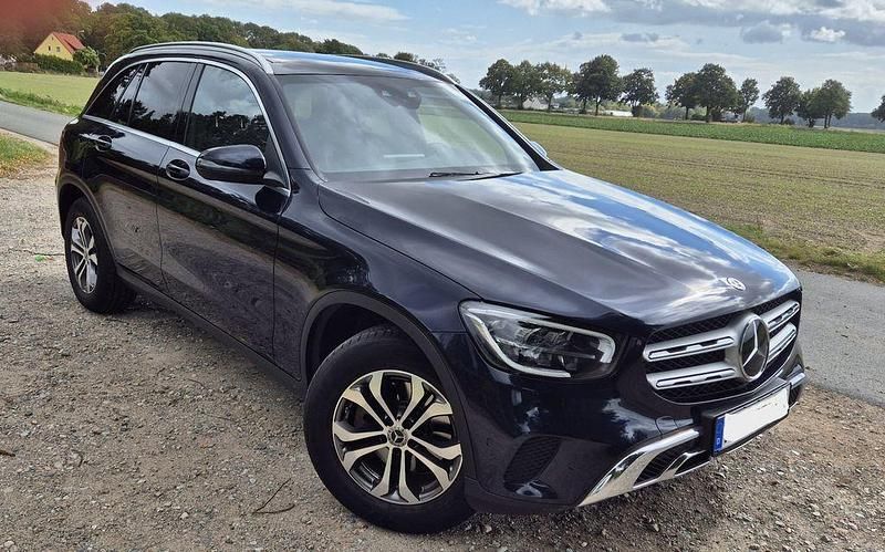 Blau Gebraucht 2021 Mercedes GLC220 AMG SUV | 29.950 € (Superpreis) - Bild 1/4