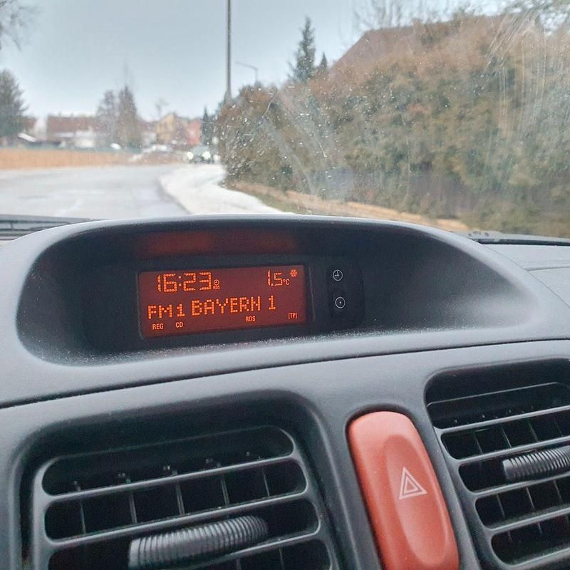 Gebraucht Opel Agila 60 PS (44 kW) 2005 Silber Kleinwagen