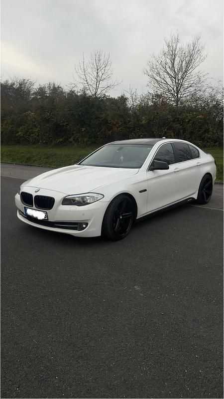 Weiß Gebraucht 2013 BMW 520 Limousine | 8.500 € (Guter Preis) - Bild 1/4