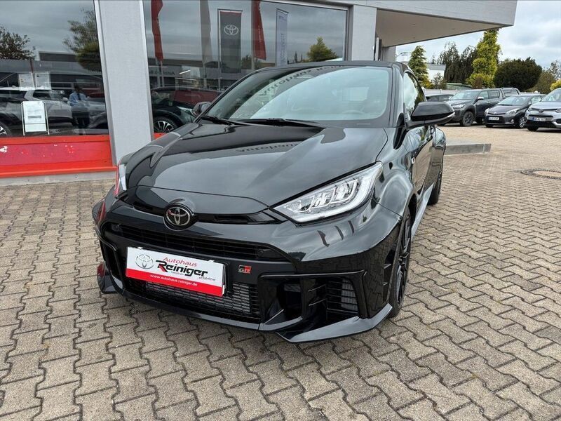 Schwarz Gebraucht 2024 Toyota Yaris Limousine | 52.650 € (Etwas zu teuer) - Bild 1/4