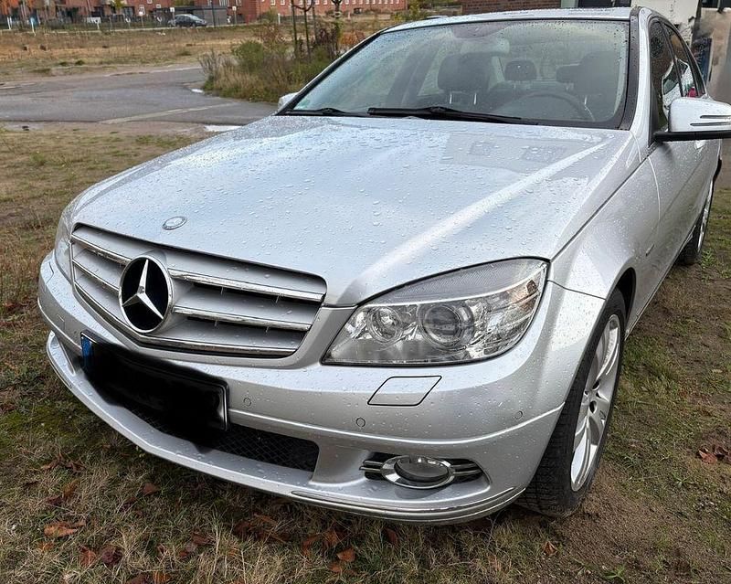 Silber Gebraucht 2008 Mercedes C180 Avantgarde Limousine | 6.500 € (Superpreis) - Bild 1/4