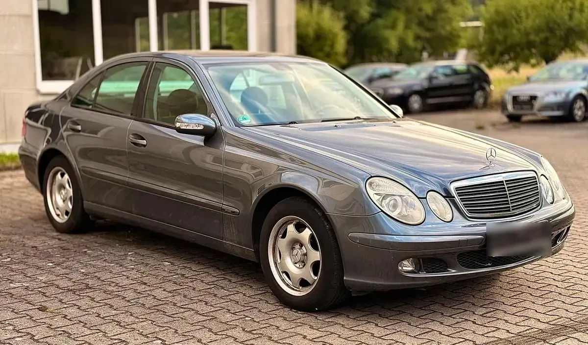 Gebraucht Mercedes E200 163 PS (119 kW) 2006 Grau Limousine