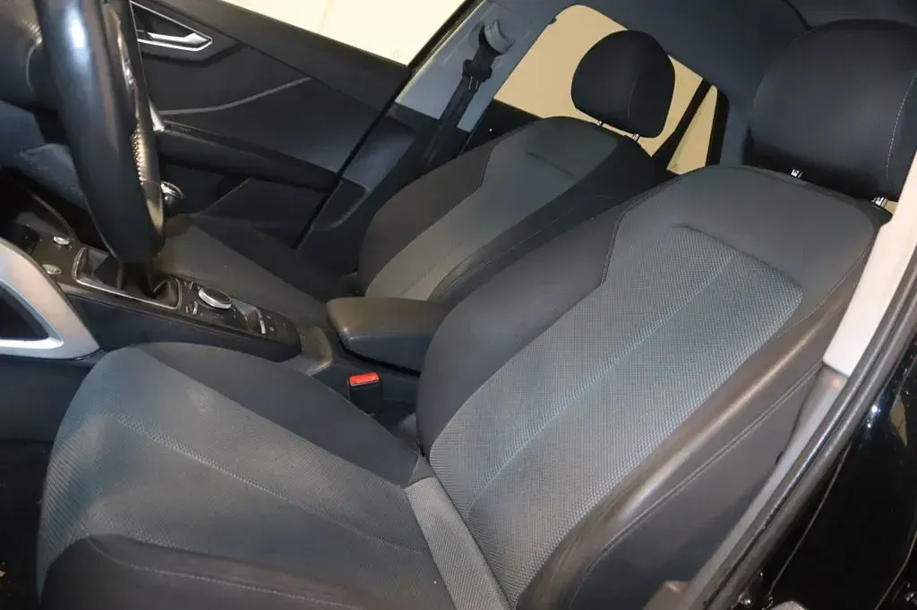 Gebraucht Audi Q2 Design 150 PS (110 kW) 2018 Mythosschwarz metallic SUV