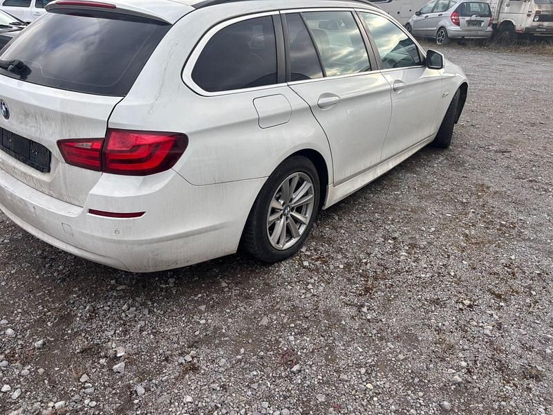 Gebraucht BMW 520 184 PS (135 kW) 2012 Weiß Kombi