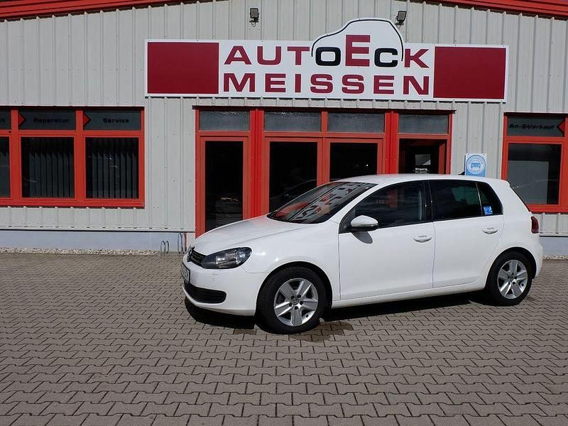 Weiß Gebraucht 2009 VW Golf VI Comfortline Limousine | 12.450 € - Bild 1/4