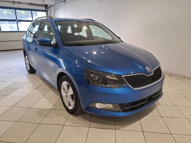 Raceblau metallic Gebraucht 2016 Skoda Fabia Ambition Kombi | 8.299 € (Guter Preis) - Bild 1/4