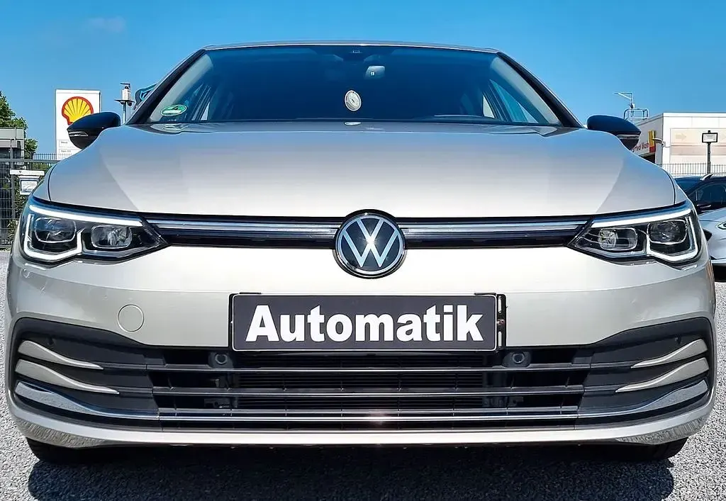 Gebraucht VW Golf VIII Move 150 PS (110 kW) 2023 Gold Limousine