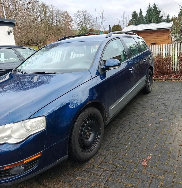 Blau Gebraucht 2009 VW Passat Kombi | 2.000 € (Superpreis) - Bild 1/4