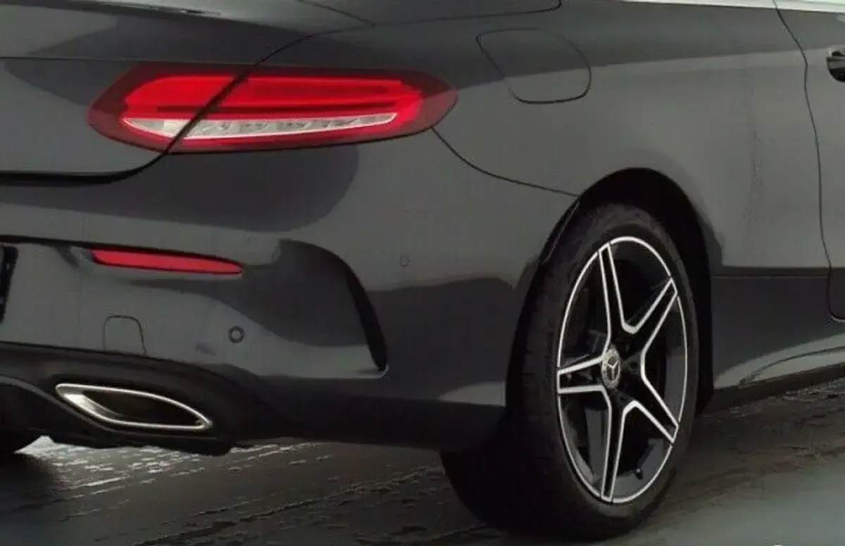 Gebraucht Mercedes C180 AMG line 156 PS (114 kW) 2020 Schwarz Cabrio