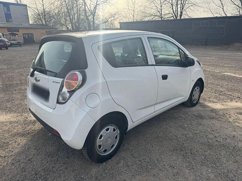 Gebraucht Chevrolet Spark 68 PS (50 kW) 2012 Weiß Kleinwagen