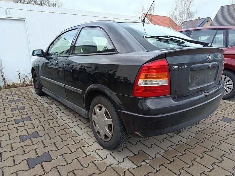 Gebraucht Opel Astra 84 PS (61 kW) 2001 Schwarz Kleinwagen
