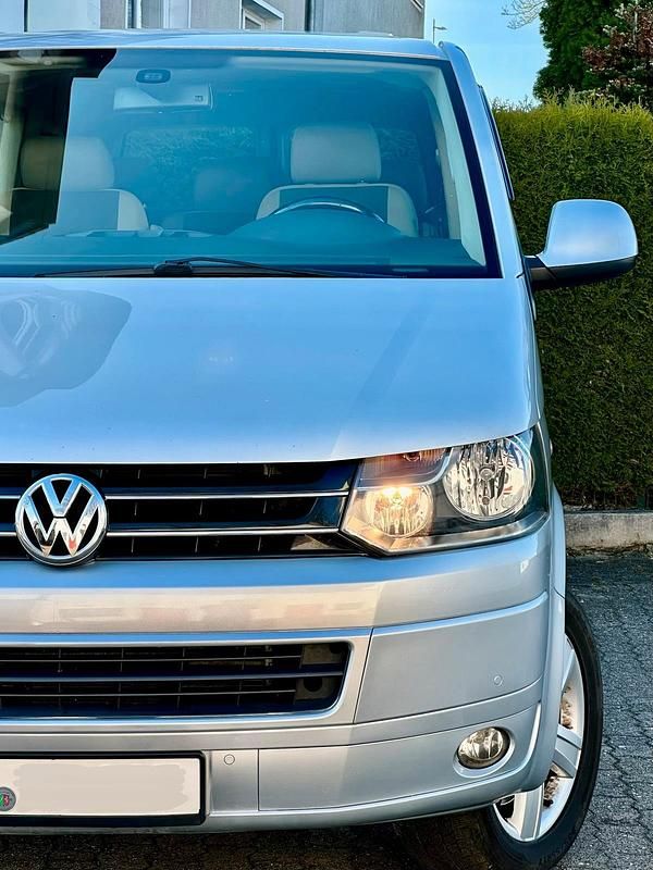 Gebraucht VW Caravelle 180 PS (132 kW) 2011 Silber Van / Kleinbus