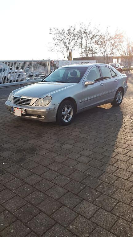 Gebraucht Mercedes C200 Elegance 116 PS (85 kW) 2001 Silber Limousine