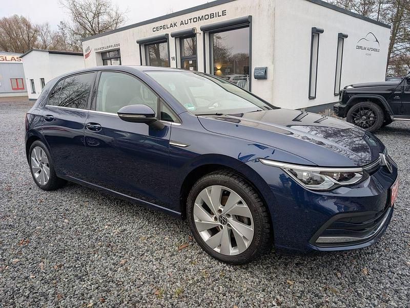 Blau Gebraucht 2020 VW Golf VIII Style Limousine | 18.990 € (Fairer Preis) - Bild 1/4