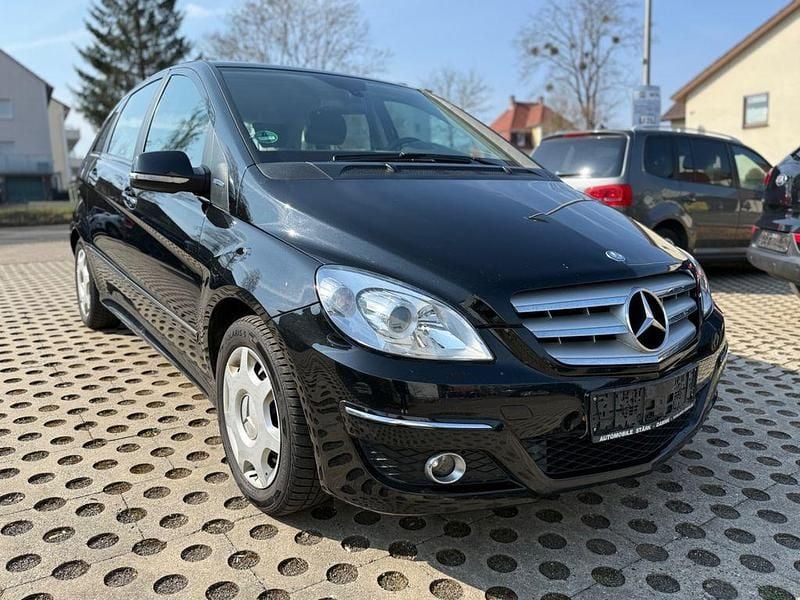 Gebraucht Mercedes B180 116 PS (85 kW) 2010 Schwarz Van / Kleinbus