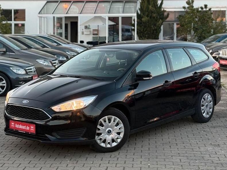 Usado Ford Focus Ambiente 101 CV (74 kW) 2016 Negro Berlina