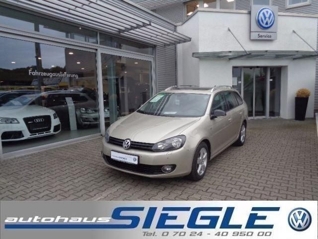 Silber metallic Gebraucht 2013 VW Golf VII Match Kombi | 12.240 € (Etwas zu teuer) - Bild 1/4