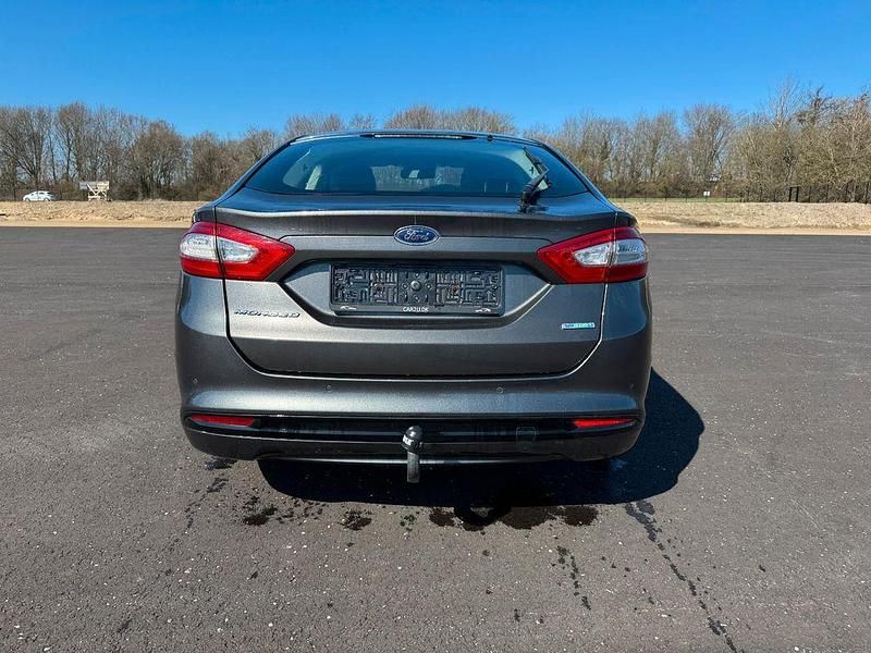 Gebraucht Ford Mondeo Titanium 160 PS (117 kW) 2016 Grau Limousine